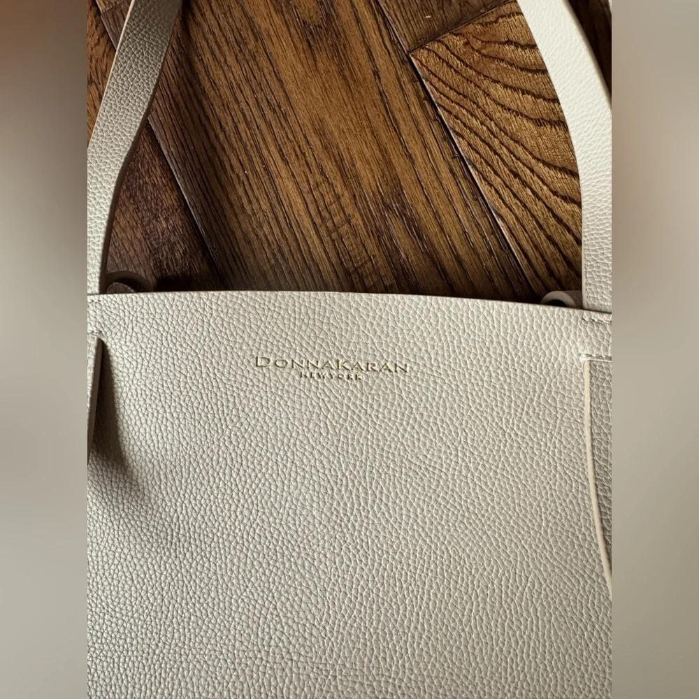 DONNA KARAN NEW YORK WEEKENDER TRAVEL Shoulder Satchel.